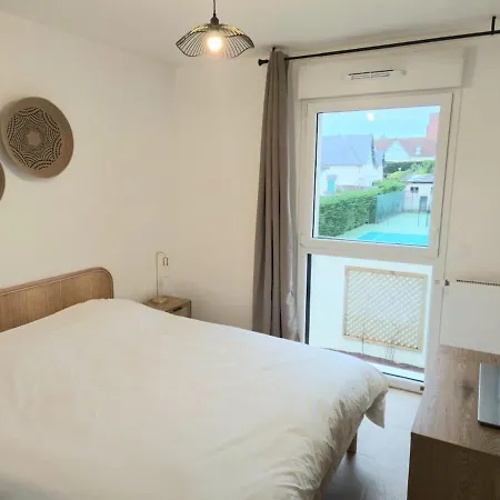 Beautiful New And Bright Sable & Sel