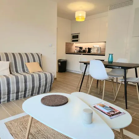 Apartment Beautiful New And Bright Sable & Sel