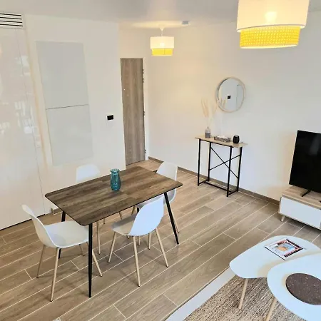 Beautiful New And Bright Sable & Sel *