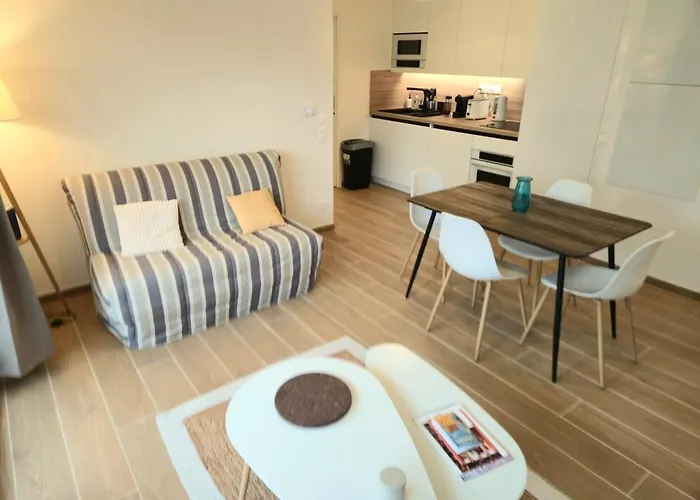 Beautiful New And Bright Sable & Sel Apartment