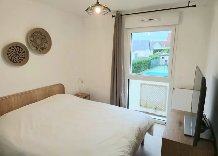 Beautiful New And Bright Sable & Sel