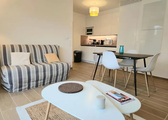 Apartment Beautiful New And Bright Sable & Sel