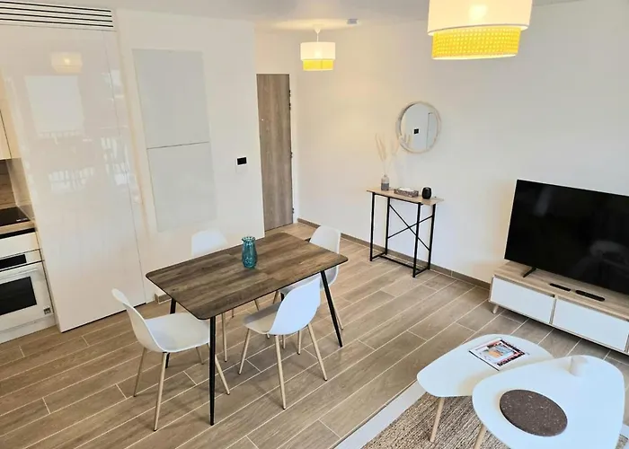 Beautiful New And Bright Sable & Sel *